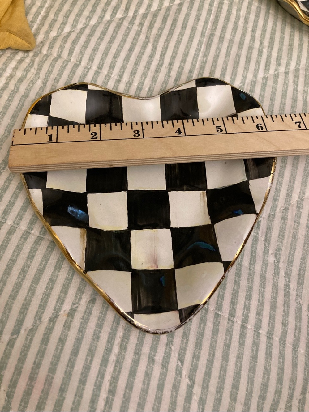 New MacKenzie-Childs Ceramic Heart Plate - Picture 5 of 5